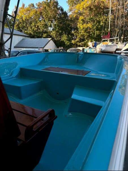 2017 Boston Whaler 