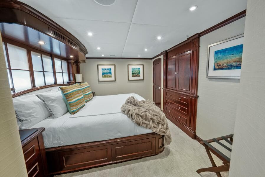 2005 Trinity Yachts Tri-Deck