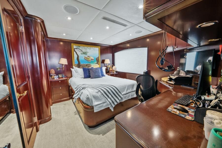 2005 Trinity Yachts Tri-Deck