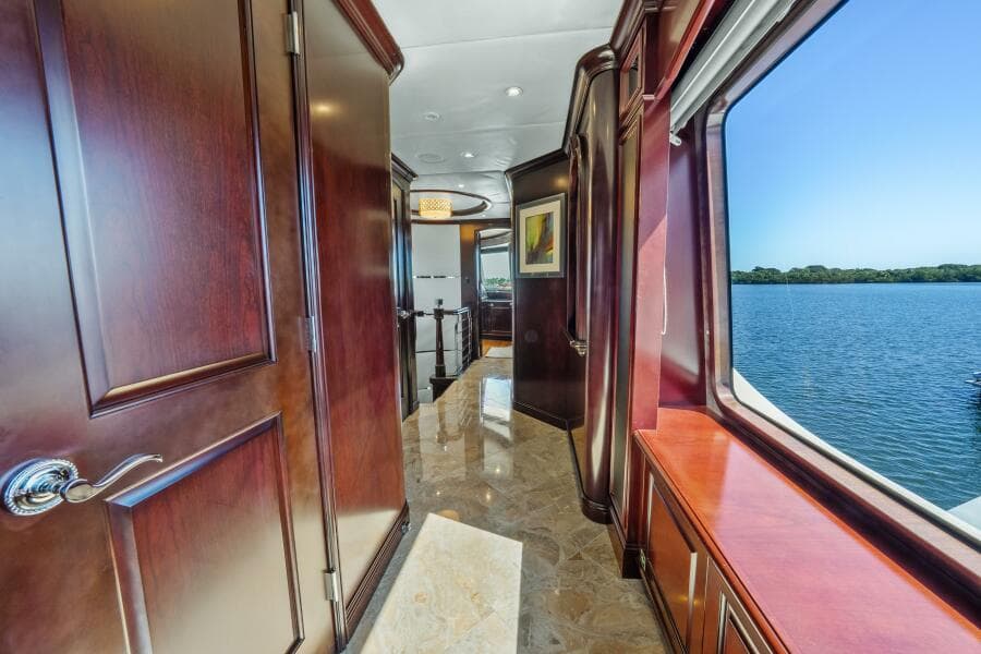 2005 Trinity Yachts Tri-Deck