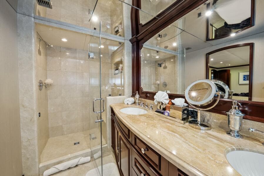 2005 Trinity Yachts Tri-Deck