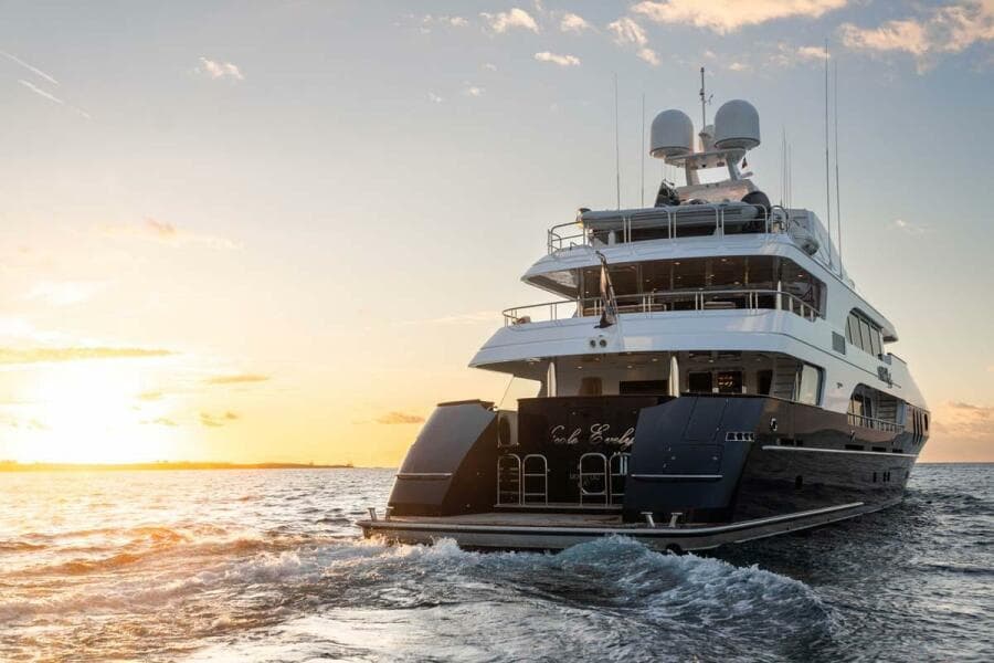2005 Trinity Yachts Tri-Deck