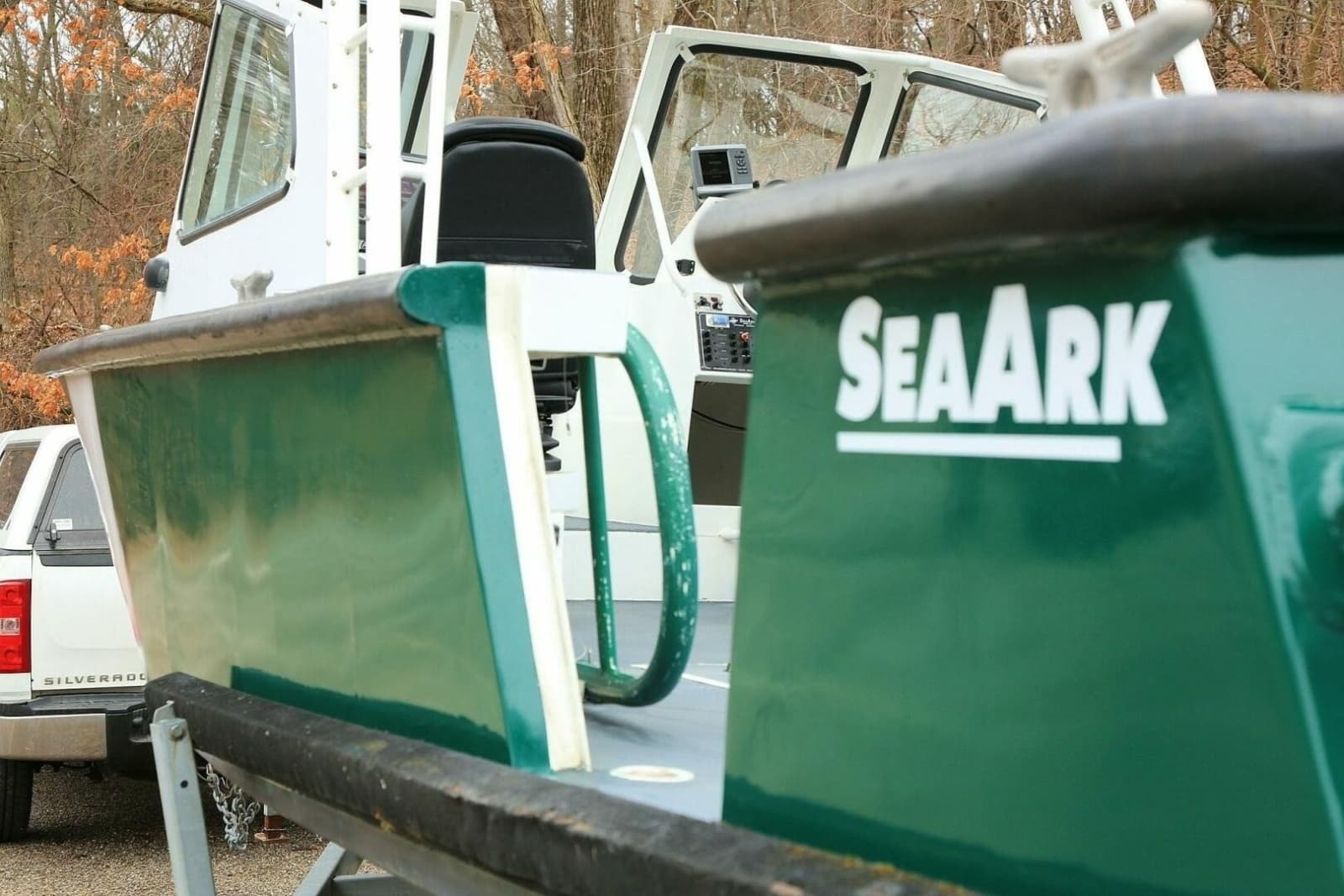 2002 SeaArk 25 V Commander SAMA 1365