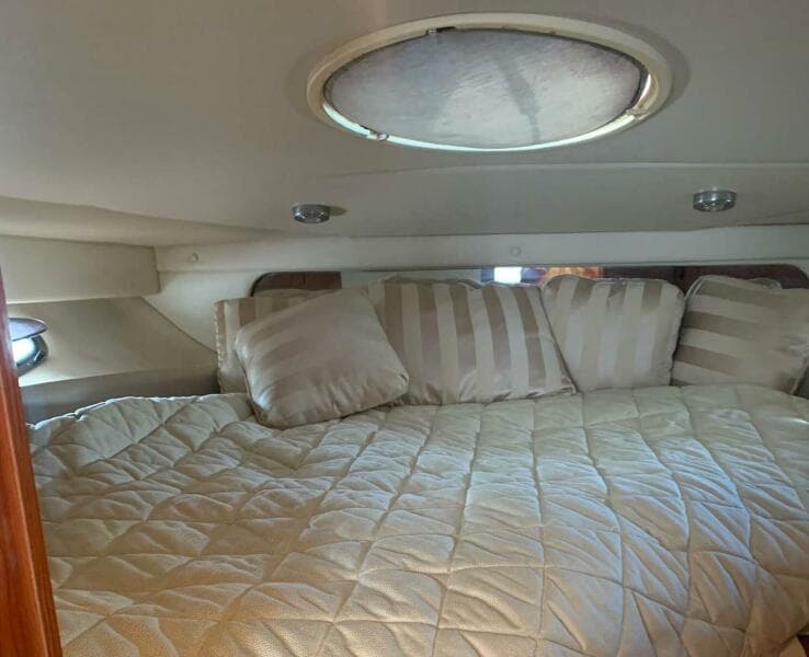 2005 Regal 3560 Commodore
