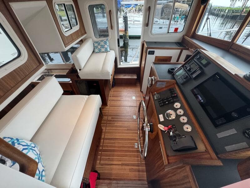31 Nordic Tug 34 Pilot House Looking Port