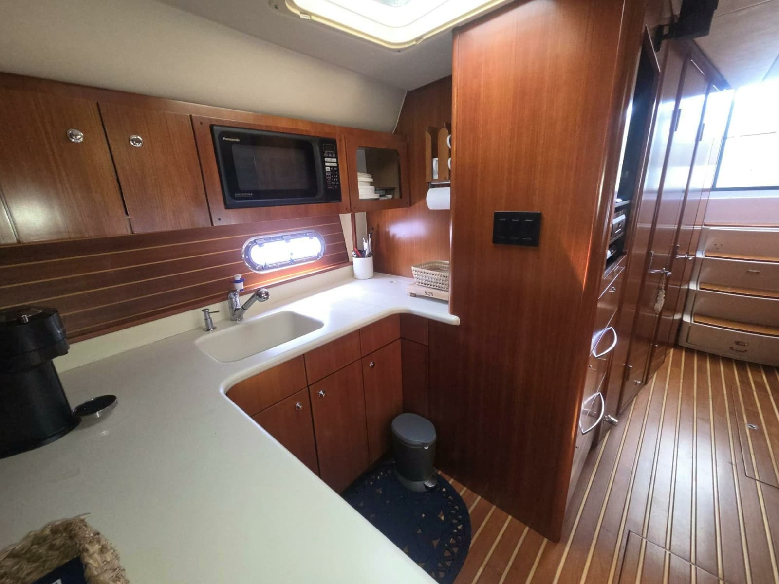 2001 TIARA 