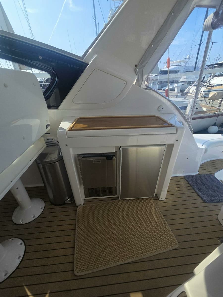 2001 TIARA 