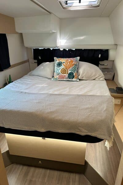 2018-fountaine-pajot-helia-44-sail-9551351-20241228082056661-1_XLARGE.jpg