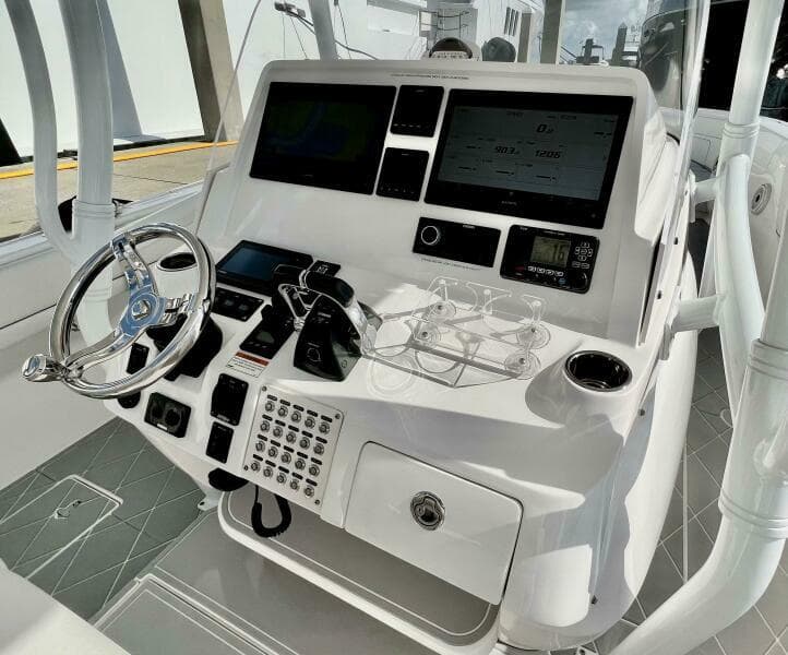 Talan't Show - Intrepid 40