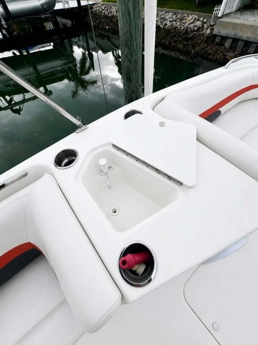 2021 Hurricane SunDeck Sport 188-OB