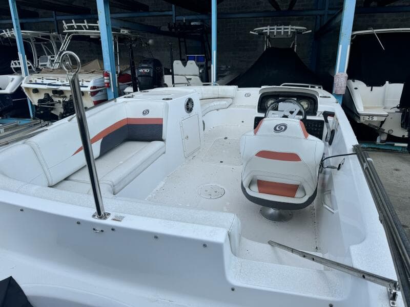 2021 Hurricane SunDeck Sport 188-OB