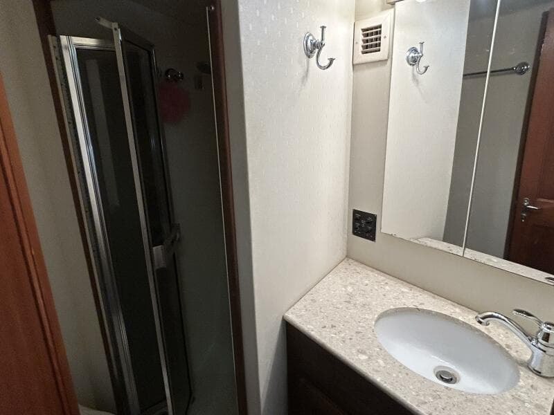 1990 Viking 38C