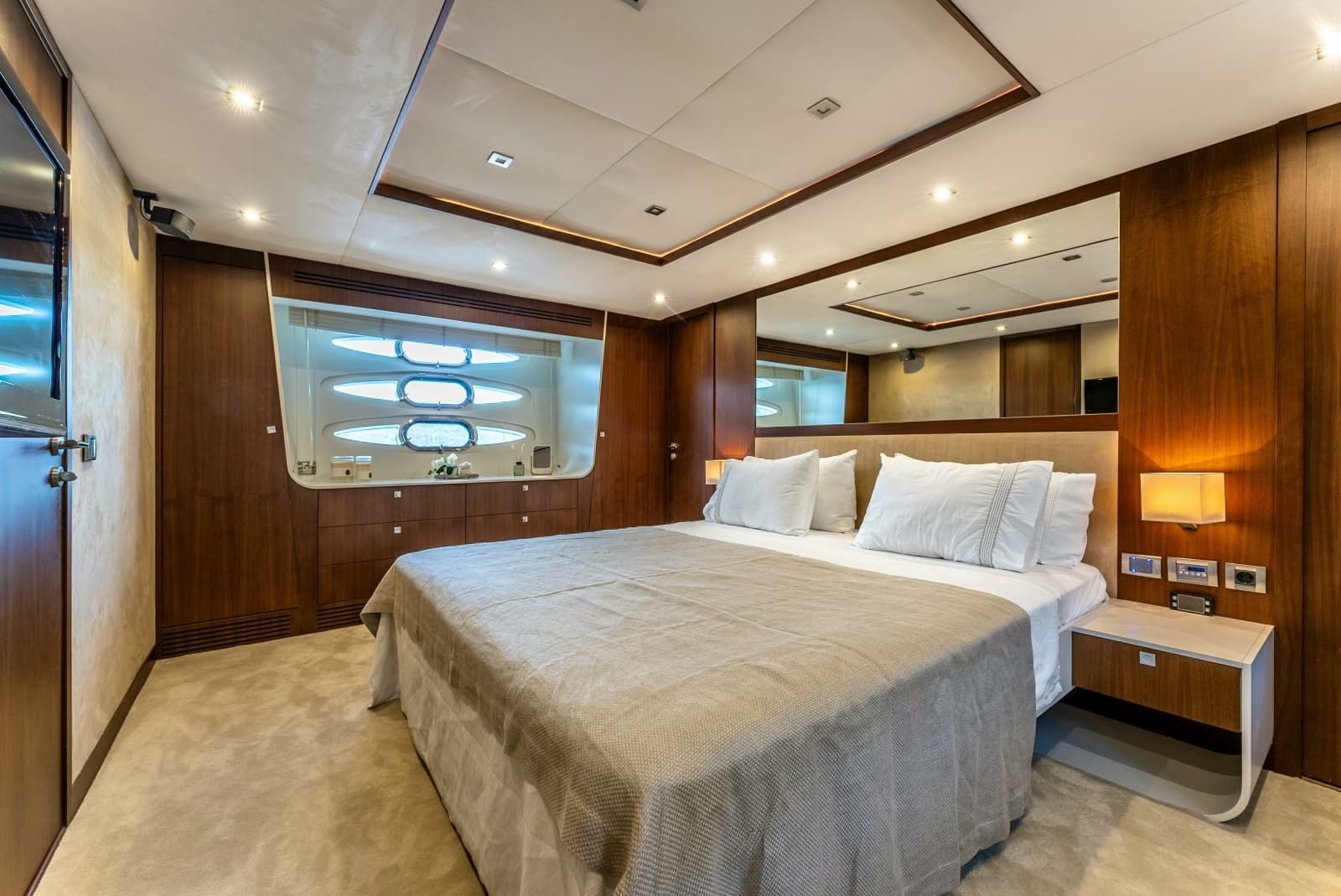 2012 Numarine 