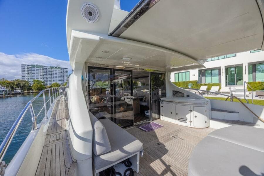 2009 Azimut 68S