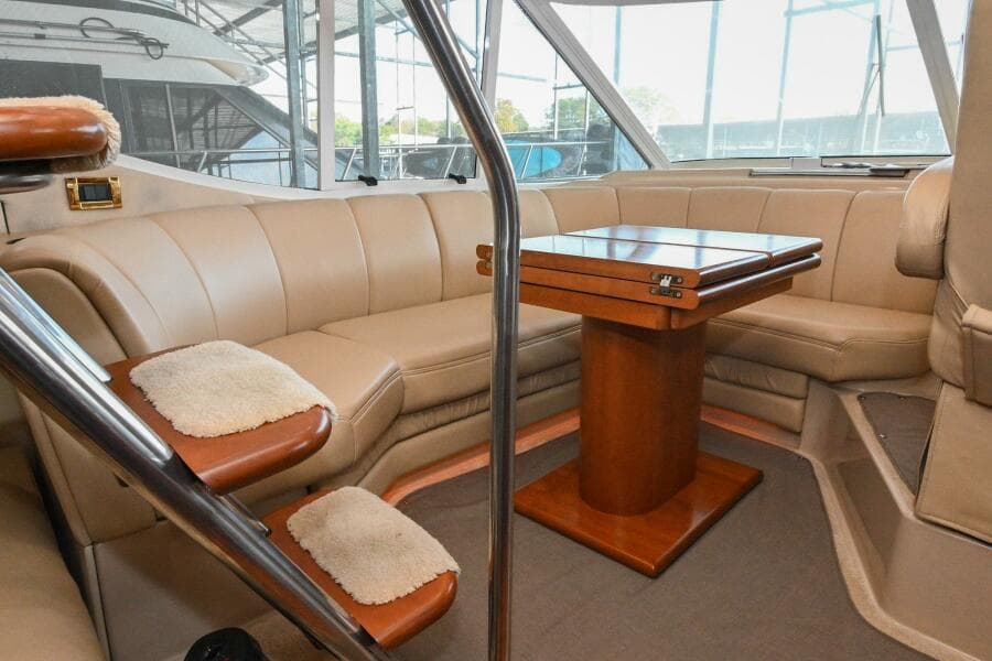 2002 Cruisers Yachts 5000 Sedan Sport