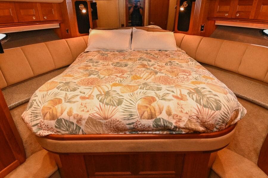 2002 Cruisers Yachts 5000 Sedan Sport