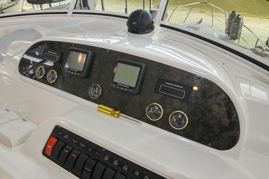 2002 Cruisers Yachts 5000 Sedan Sport