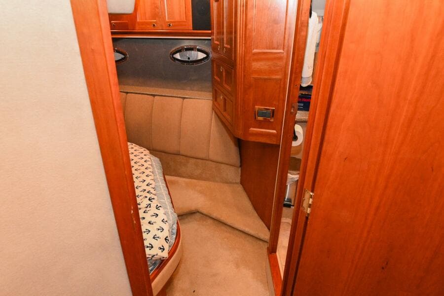 2002 Cruisers Yachts 5000 Sedan Sport