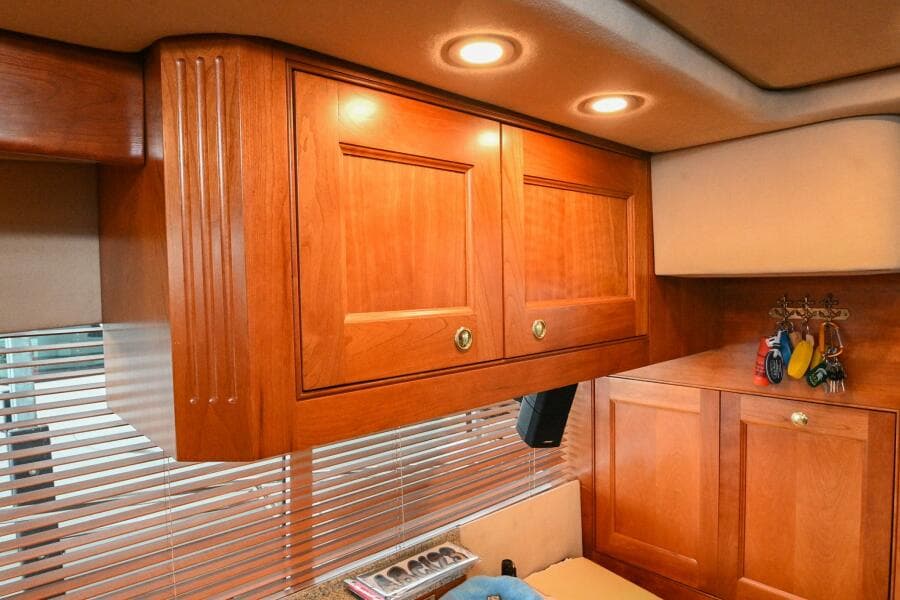 2002 Cruisers Yachts 5000 Sedan Sport