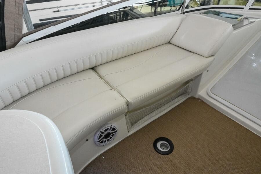 2002 Cruisers Yachts 5000 Sedan Sport
