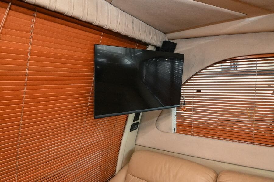 2002 Cruisers Yachts 5000 Sedan Sport