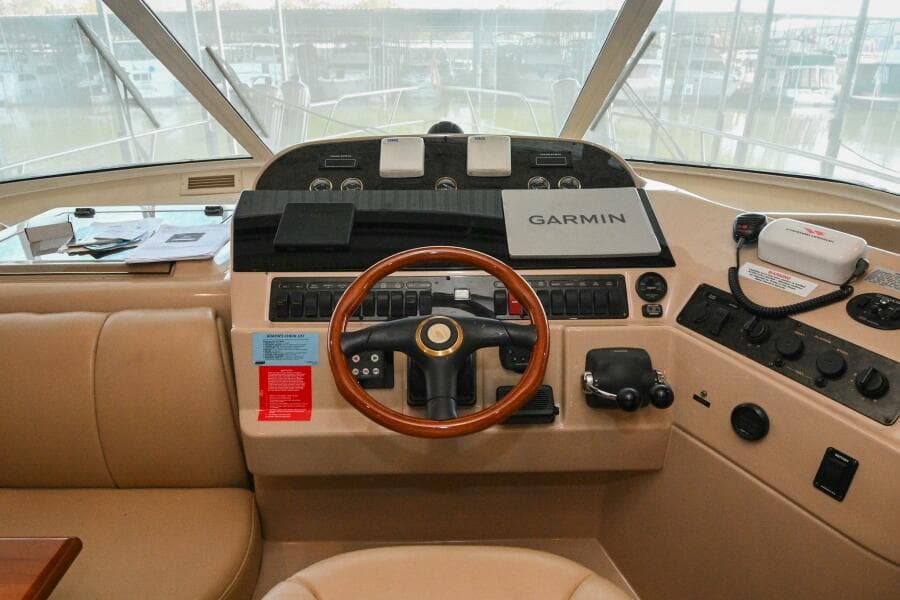 2002 Cruisers Yachts 5000 Sedan Sport