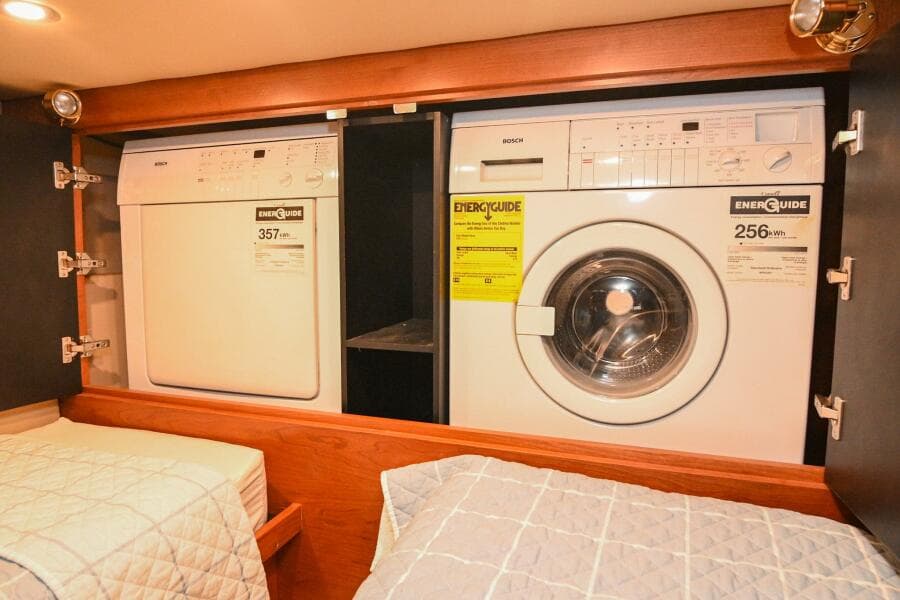 2002 Cruisers Yachts 5000 Sedan Sport
