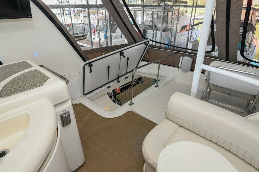 2002 Cruisers Yachts 5000 Sedan Sport