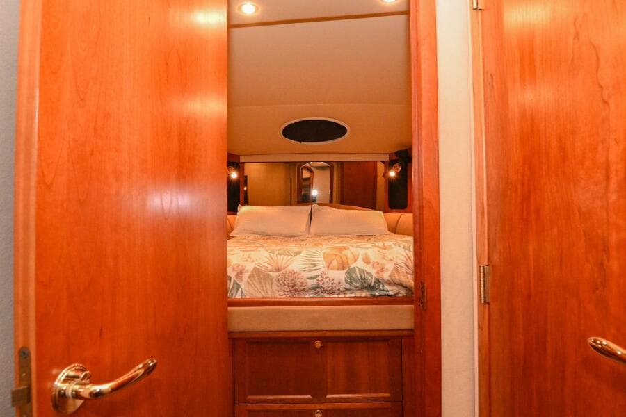 2002 Cruisers Yachts 5000 Sedan Sport