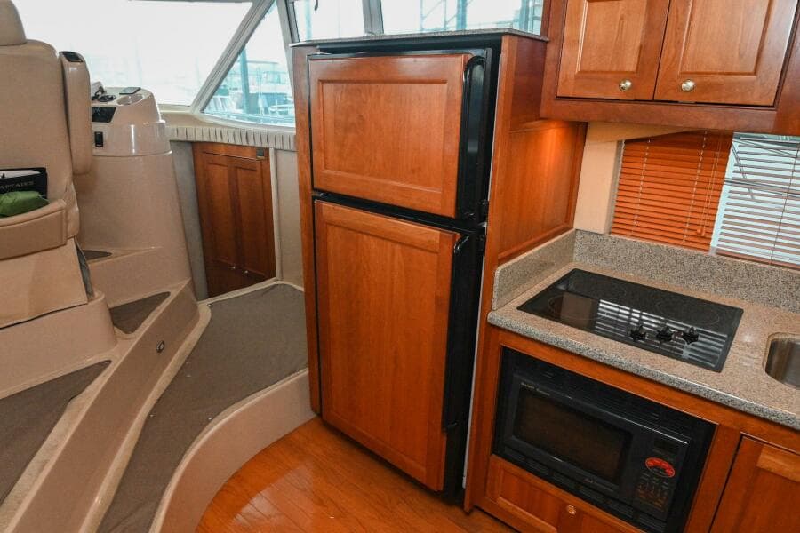 2002 Cruisers Yachts 5000 Sedan Sport