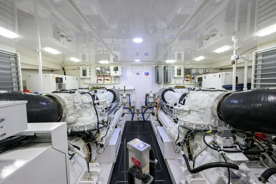 Viking 92 CHINA TIME - Engine Room