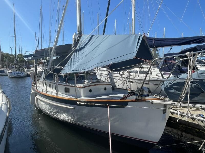 1982 Cape George 31