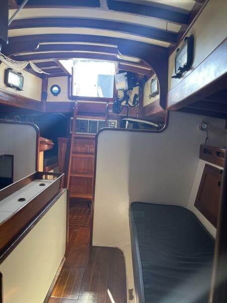 1982 Cape George 31