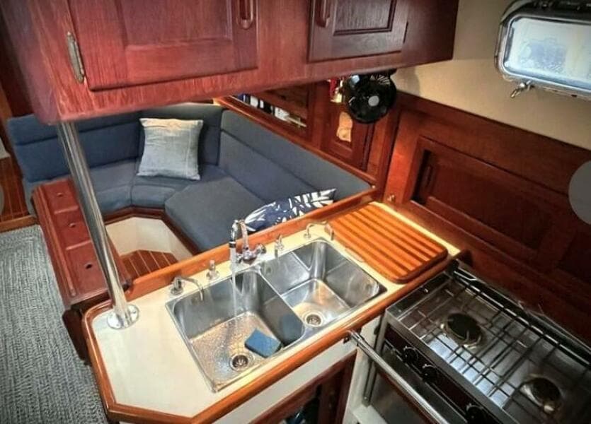 1995 Pacific Seacraft 37