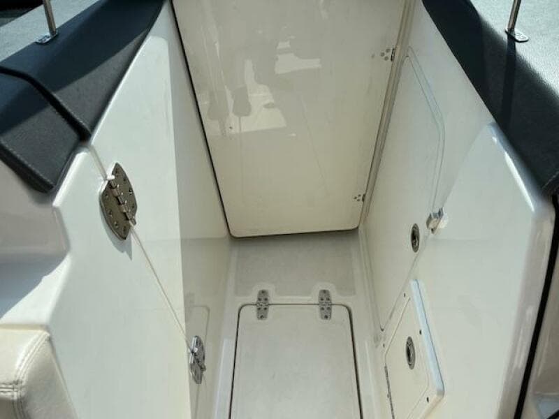 2018 Boston Whaler 270 Vantage boat interior with storage compartments.