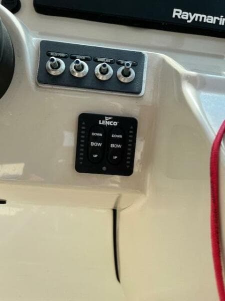Control panel of a 2018 Boston Whaler 270 Vantage boat.