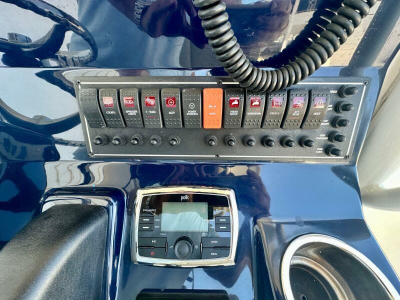 2016 Pursuit C 238 Center Console