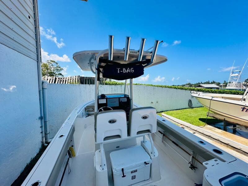 2016 Pursuit C 238 Center Console