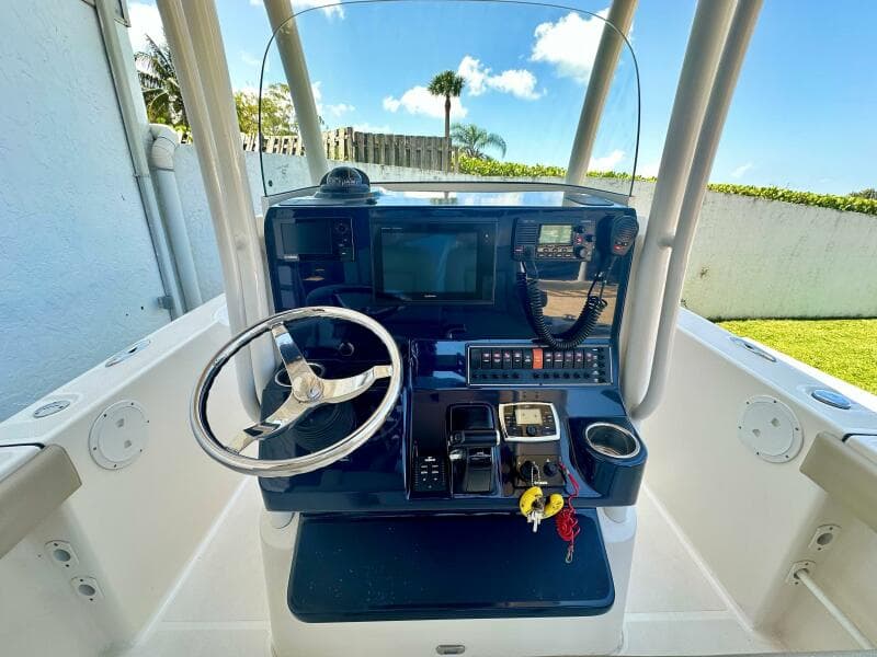2016 Pursuit C 238 Center Console