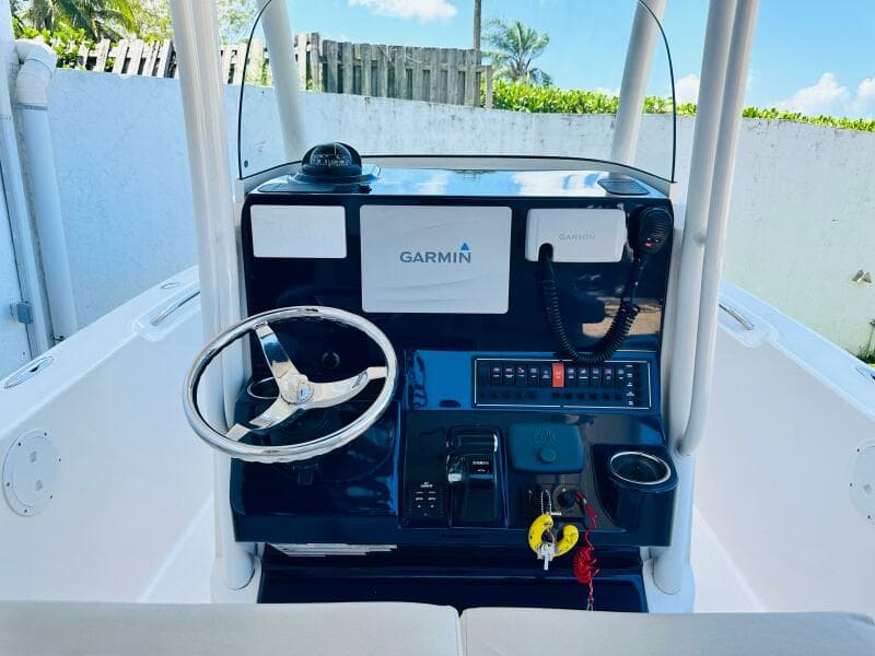 2016 Pursuit C 238 Center Console