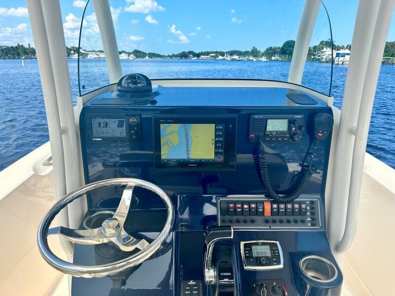 2016 Pursuit C 238 Center Console