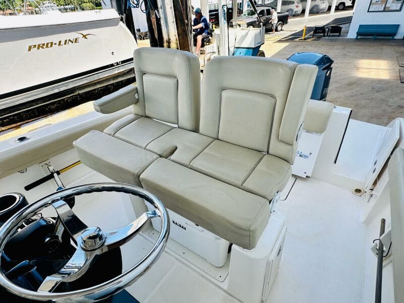 2016 Pursuit C 238 Center Console