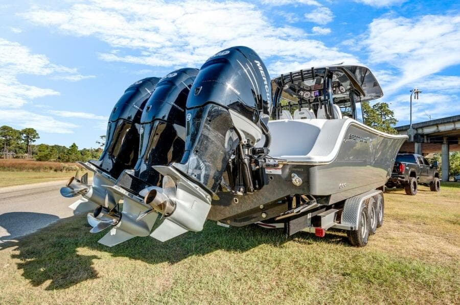 2022 Sportsman Open 352 Center Console