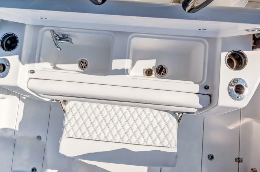 2022 Sportsman Open 352 Center Console