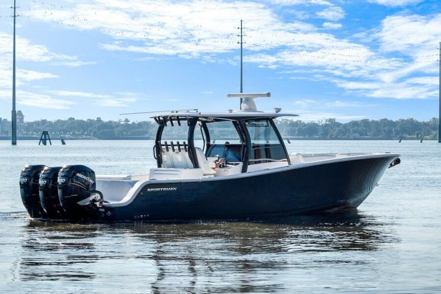 2022 Sportsman Open 352 Center Console