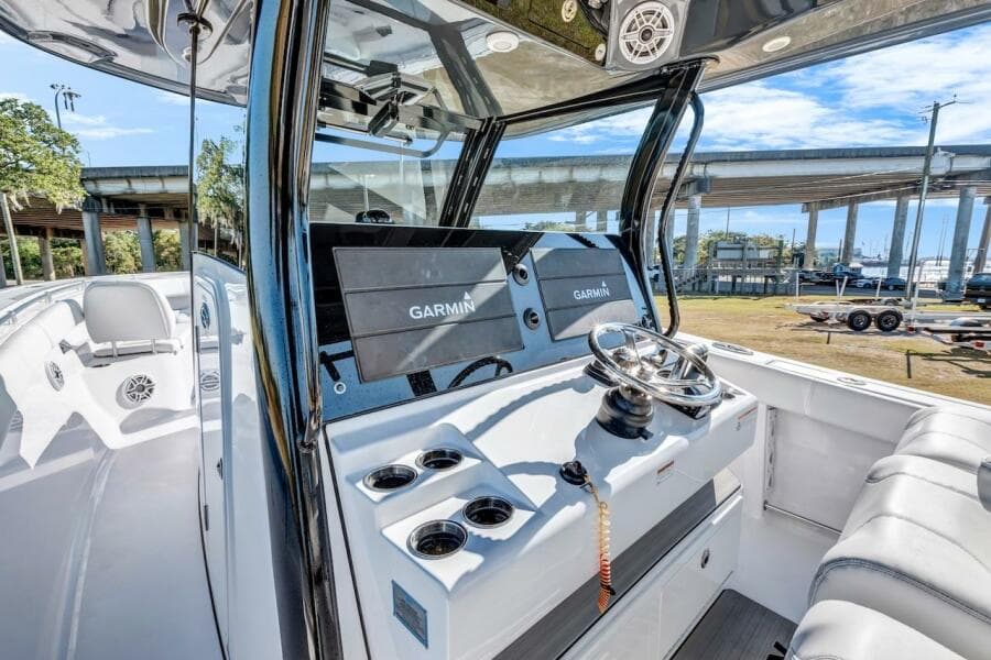 2022 Sportsman Open 352 Center Console
