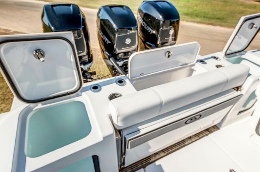 2022 Sportsman Open 352 Center Console