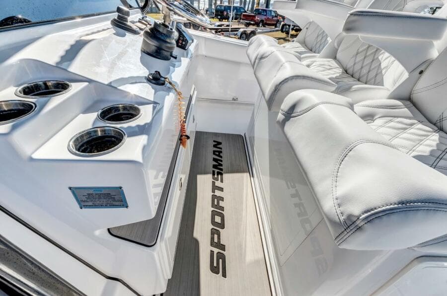 2022 Sportsman Open 352 Center Console