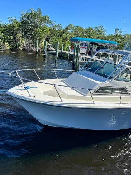 1988 Grady-White 25 SAILFISH boat docked on a sunny day.
