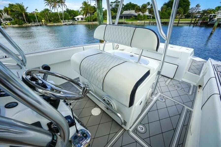 2007 Spectre 37 Center Console